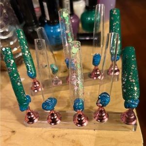 Unisex glammed nails !